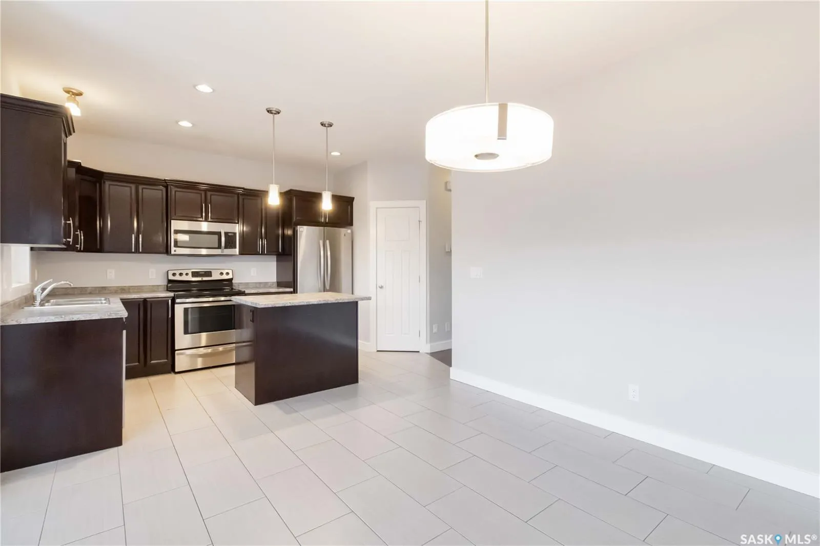 426 Veltkamp CRESCENT