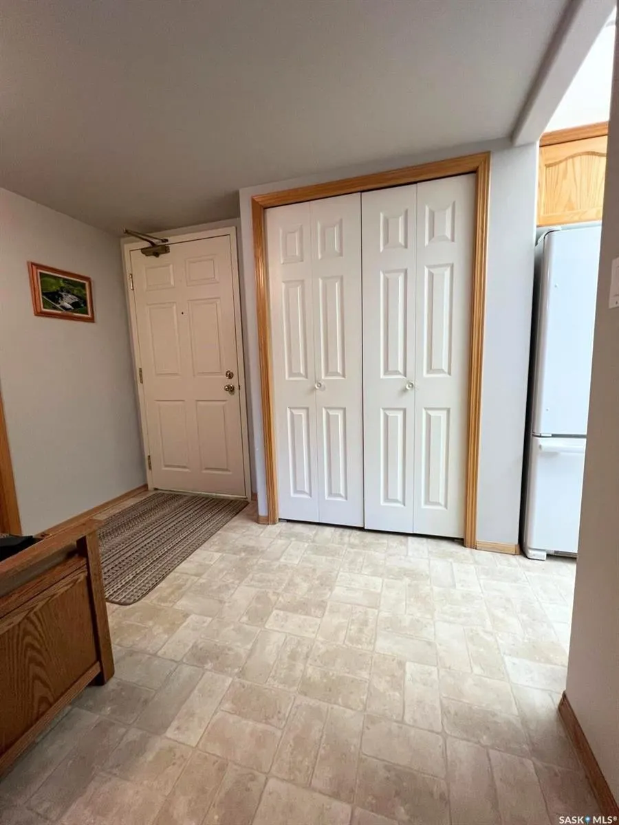 230 Lister Kaye CRESCENT, #201