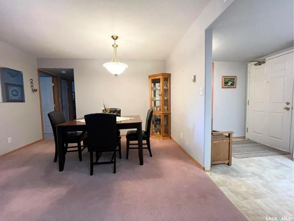 230 Lister Kaye CRESCENT, #201