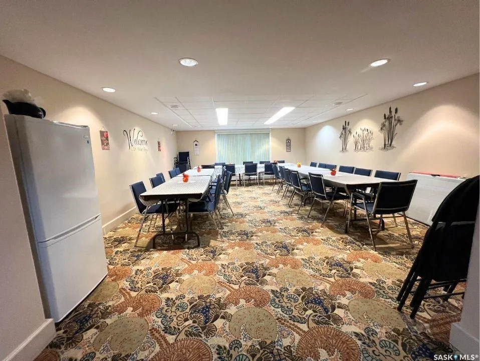 230 Lister Kaye CRESCENT, #201
