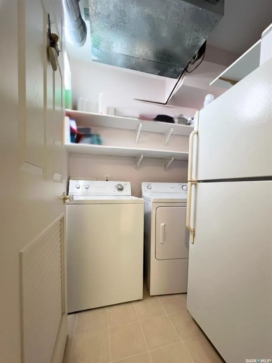 230 Lister Kaye CRESCENT, #201