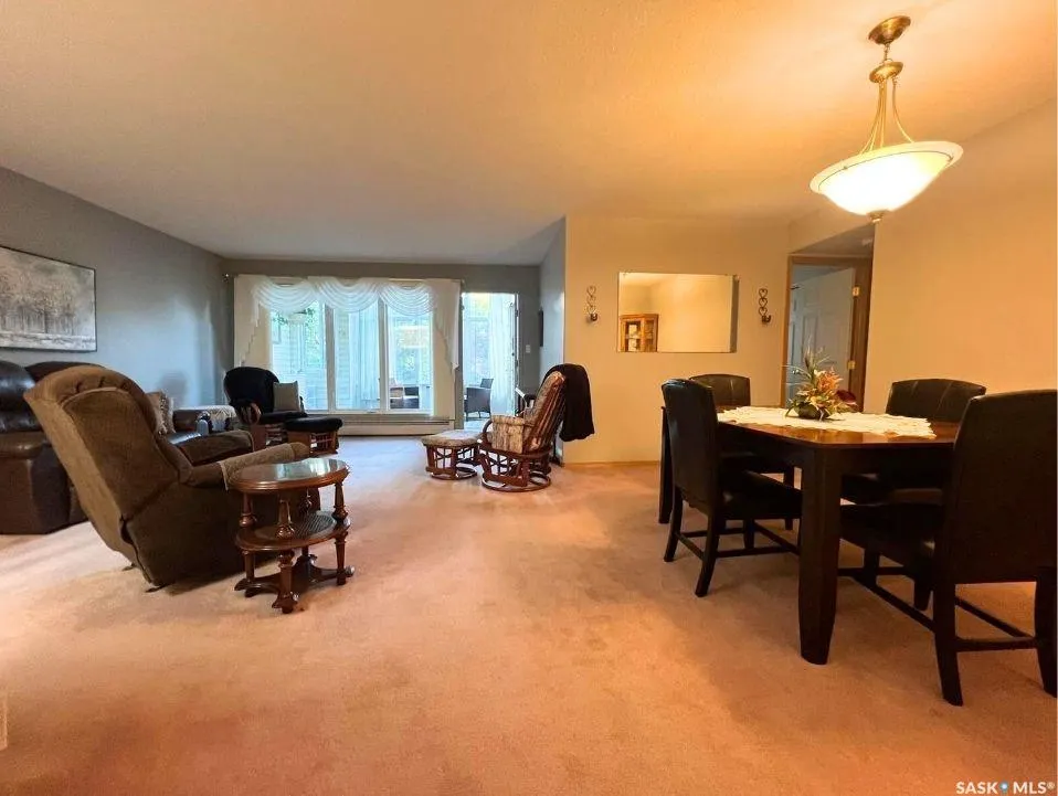 230 Lister Kaye CRESCENT, #201