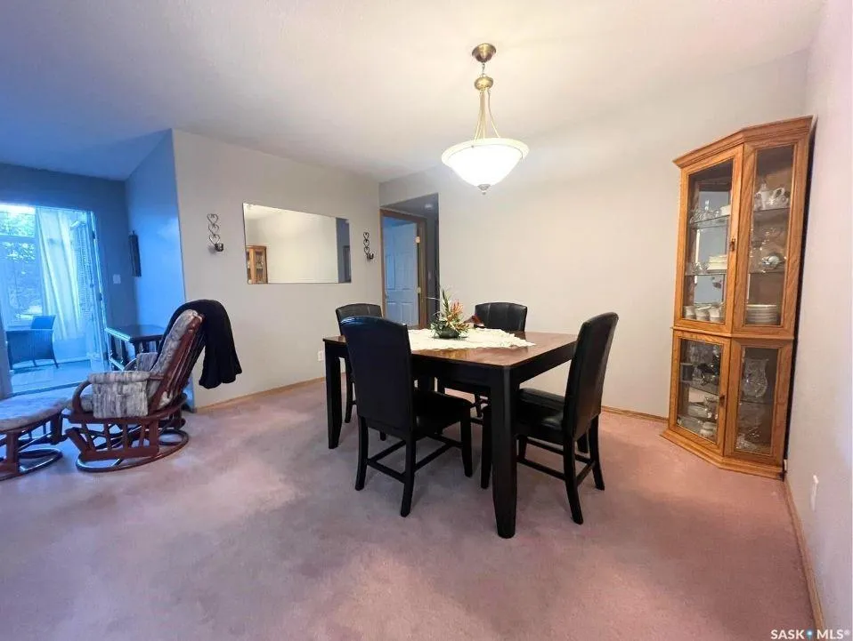230 Lister Kaye CRESCENT, #201