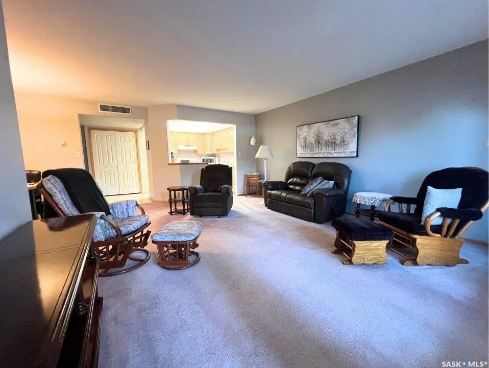 230 Lister Kaye CRESCENT, #201