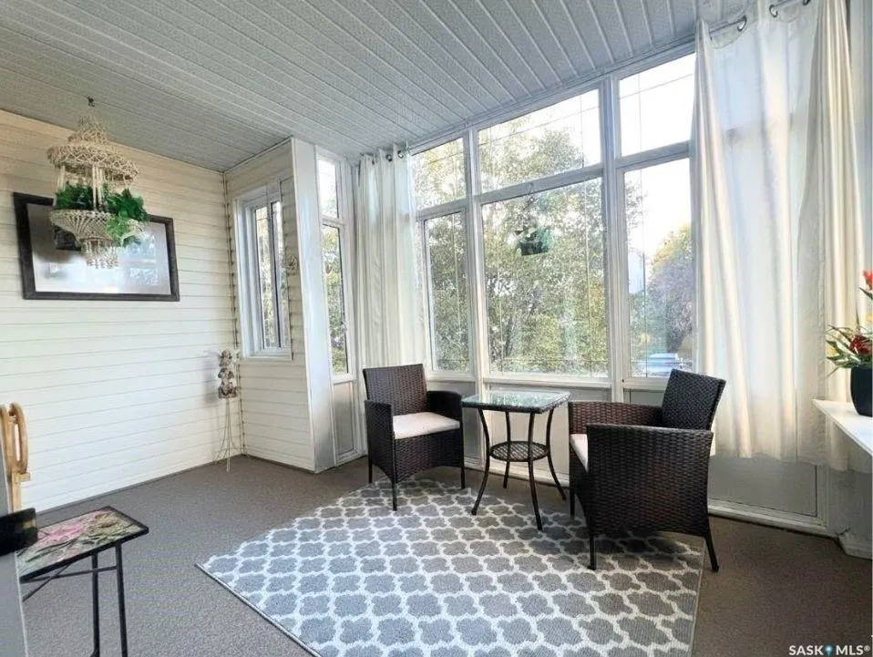 230 Lister Kaye CRESCENT, #201