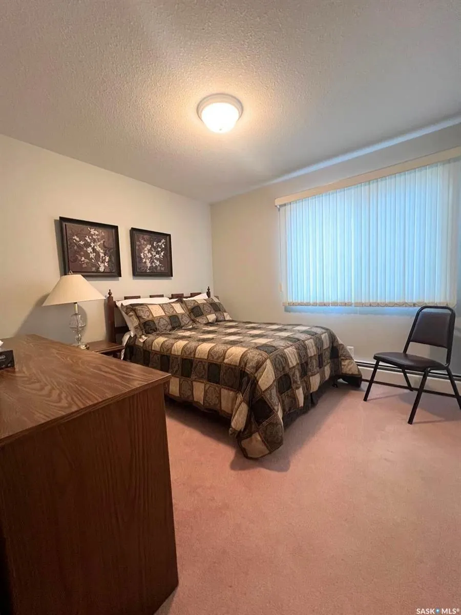 230 Lister Kaye CRESCENT, #201