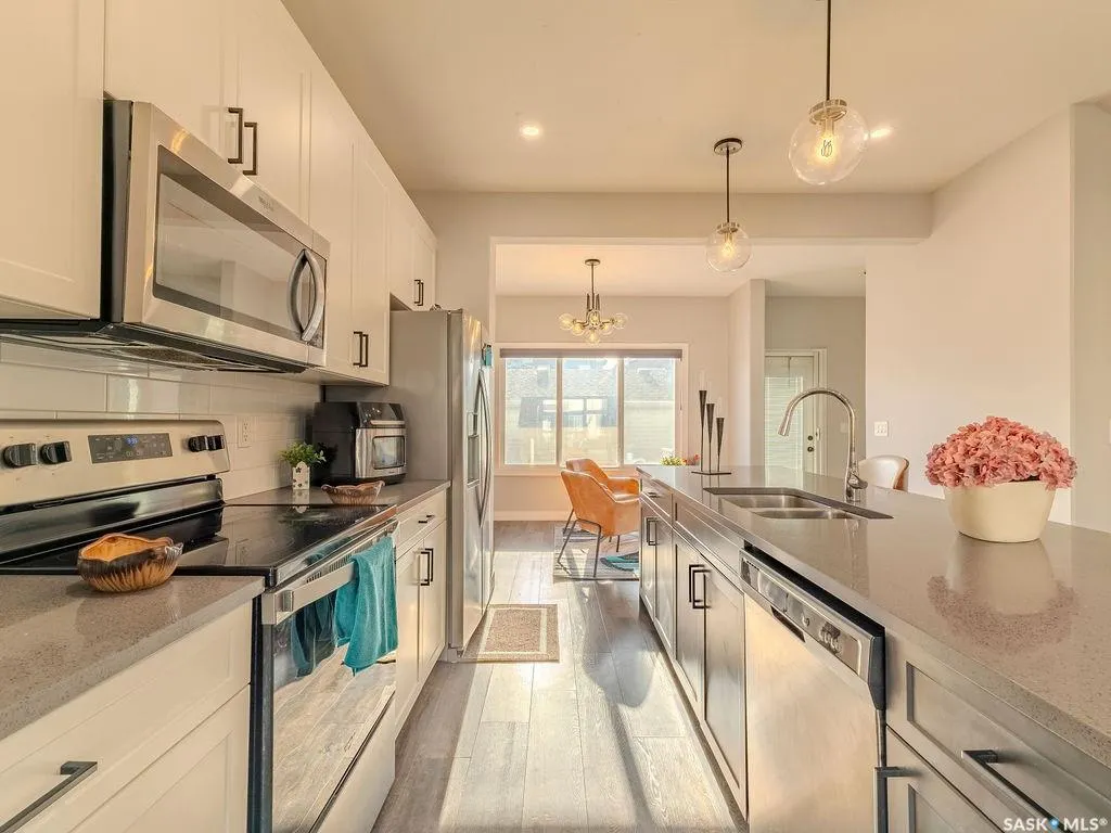 306 Brighton BOULEVARD