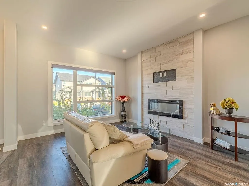 306 Brighton BOULEVARD