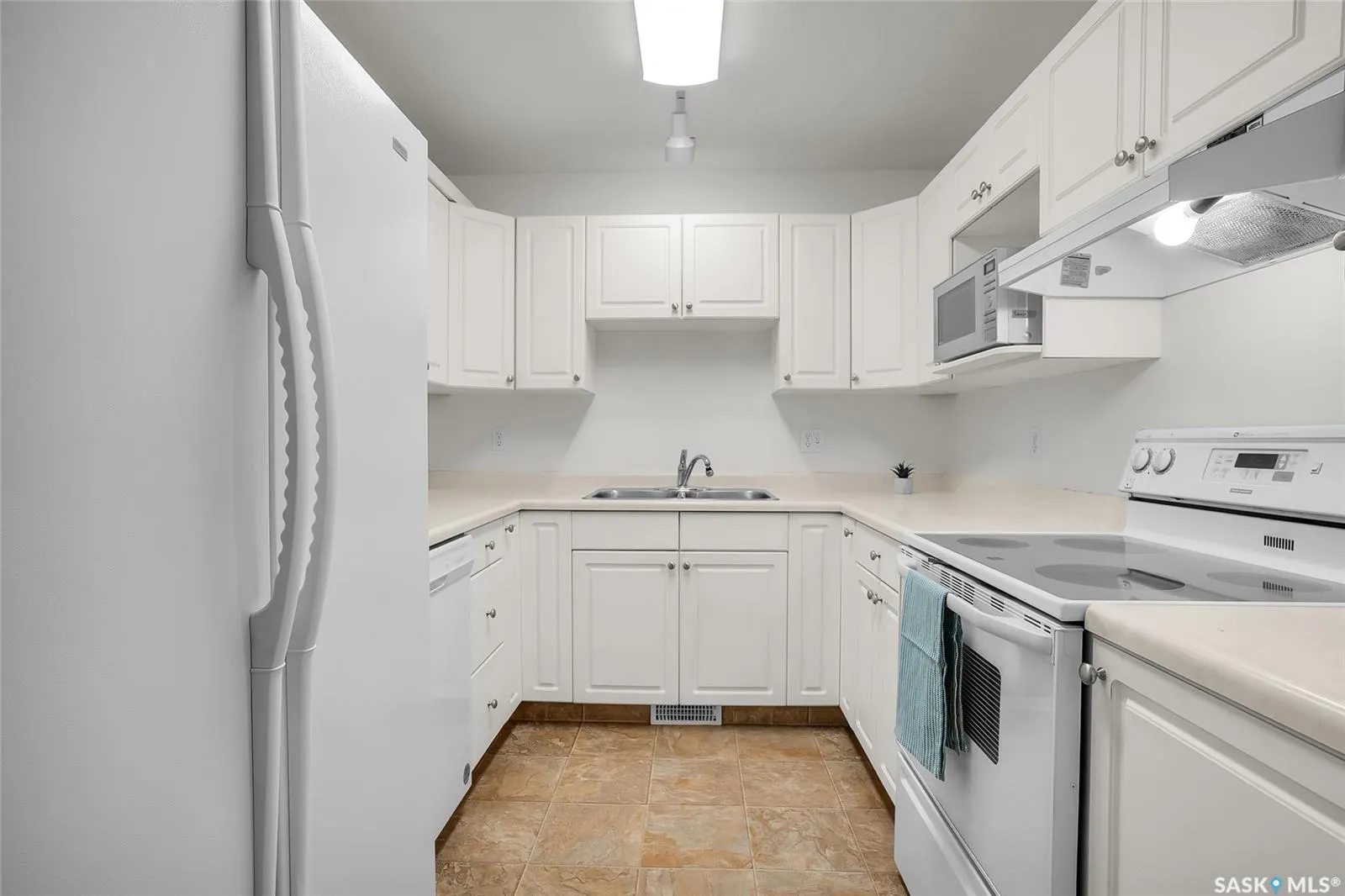 102 WILLOW STREET E, #19