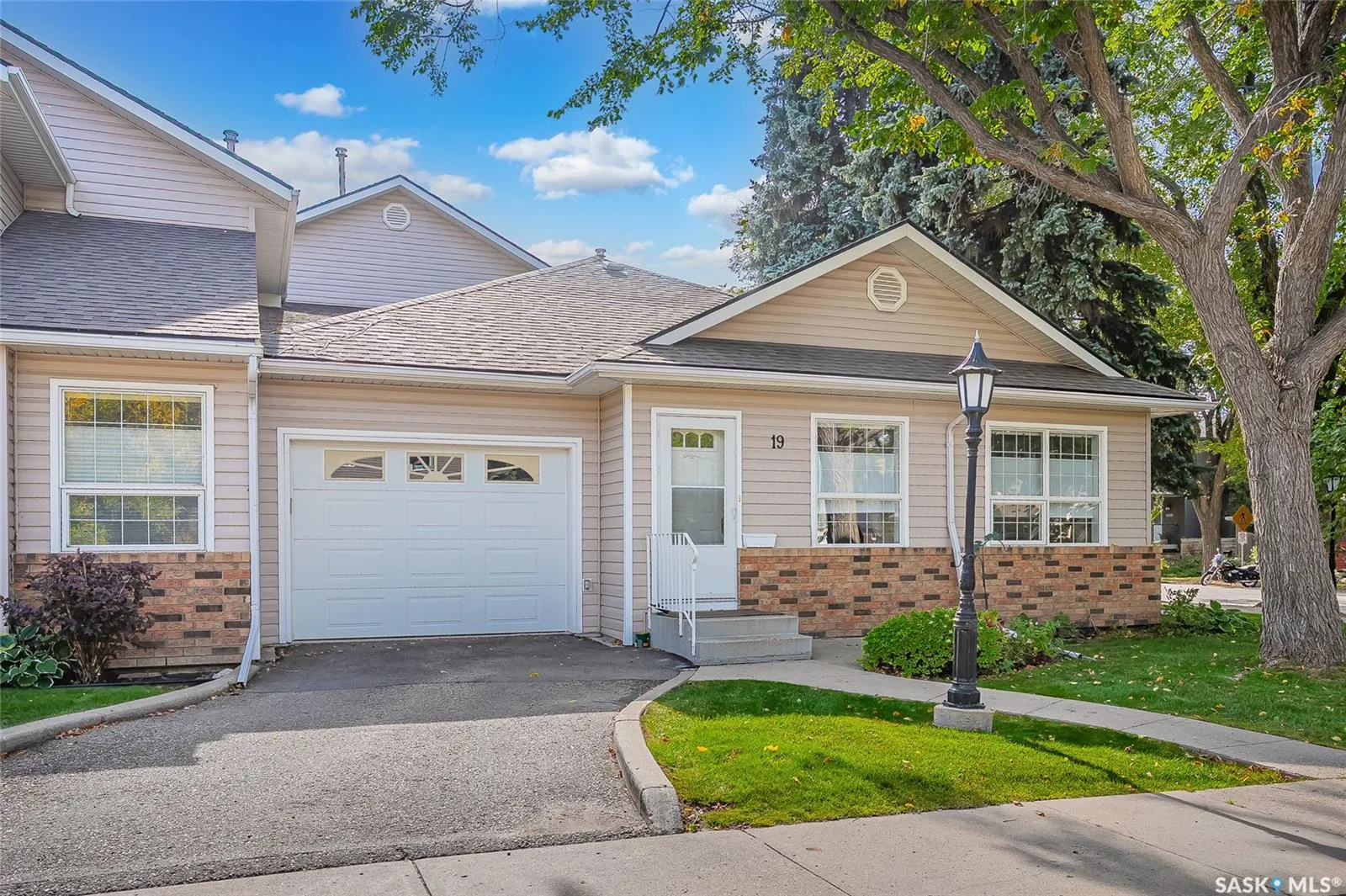 102 WILLOW STREET E, #19
