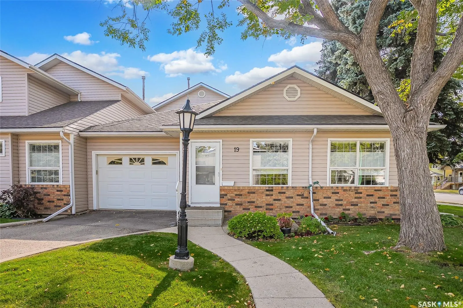 102 WILLOW STREET E, #19