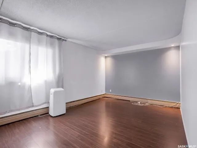 20 Assiniboine STREET, #11