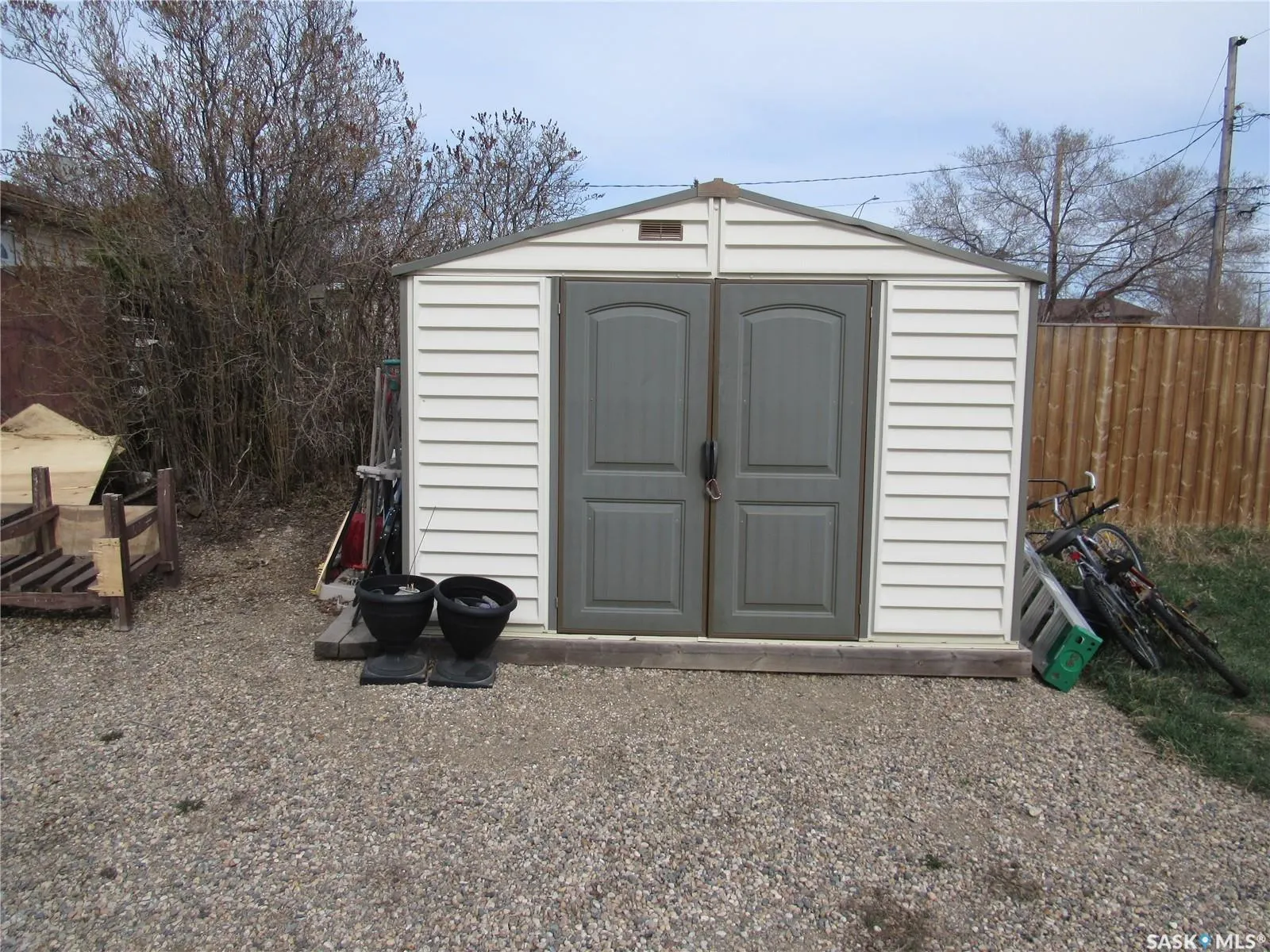 206 7th AVENUE W