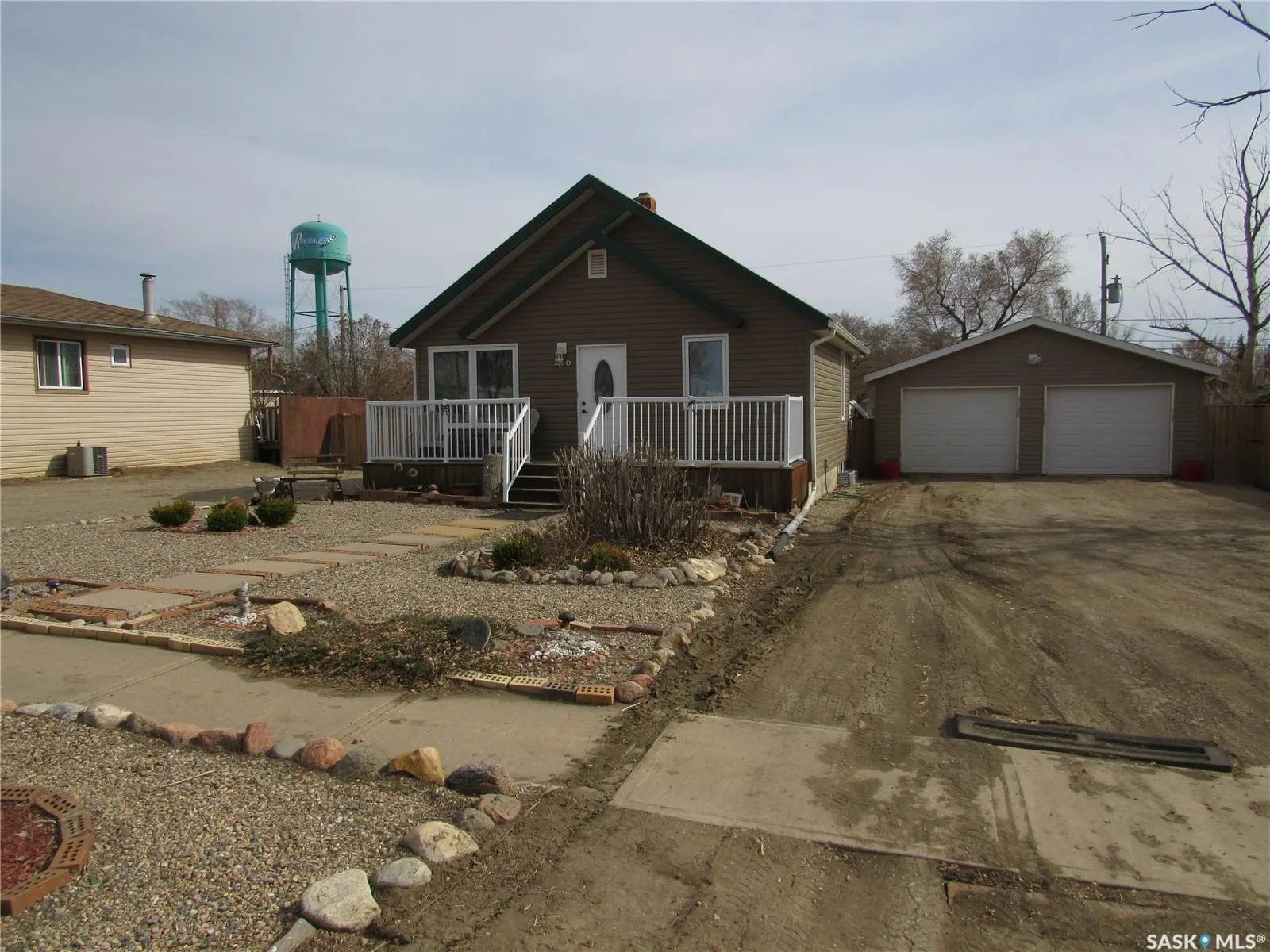 206 7th AVENUE W