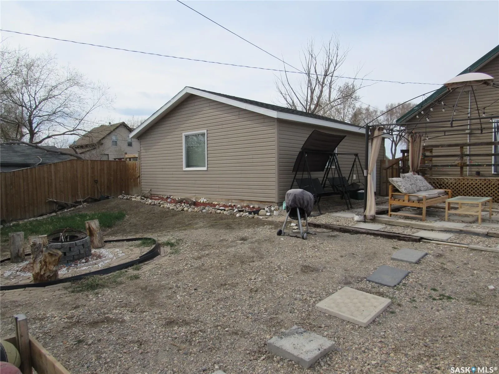 206 7th AVENUE W