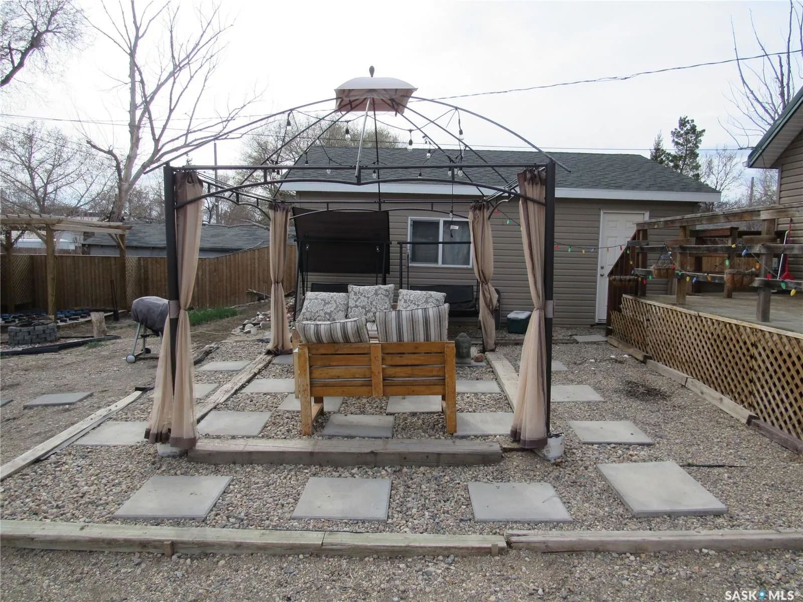 206 7th AVENUE W