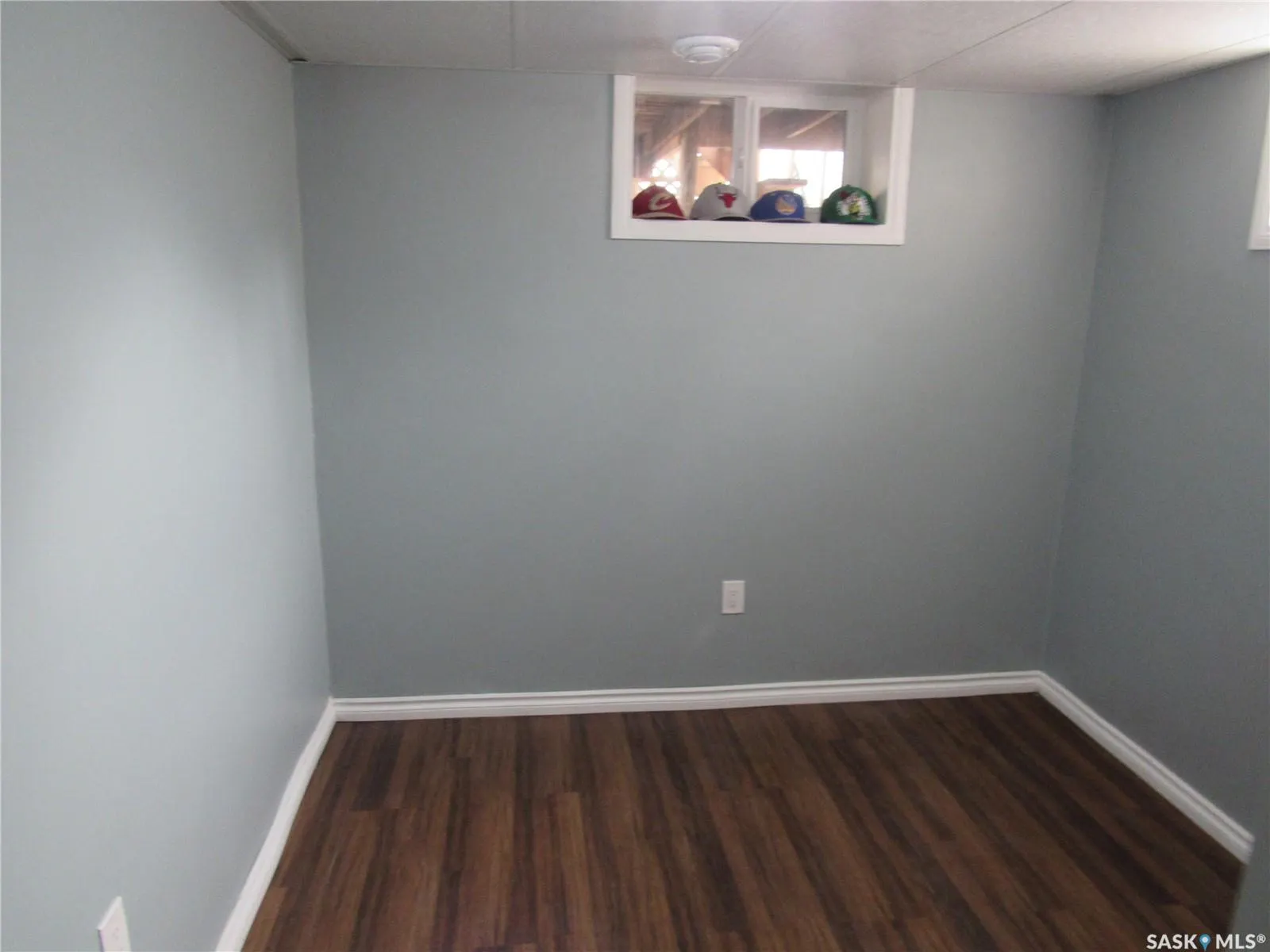 206 7th AVENUE W