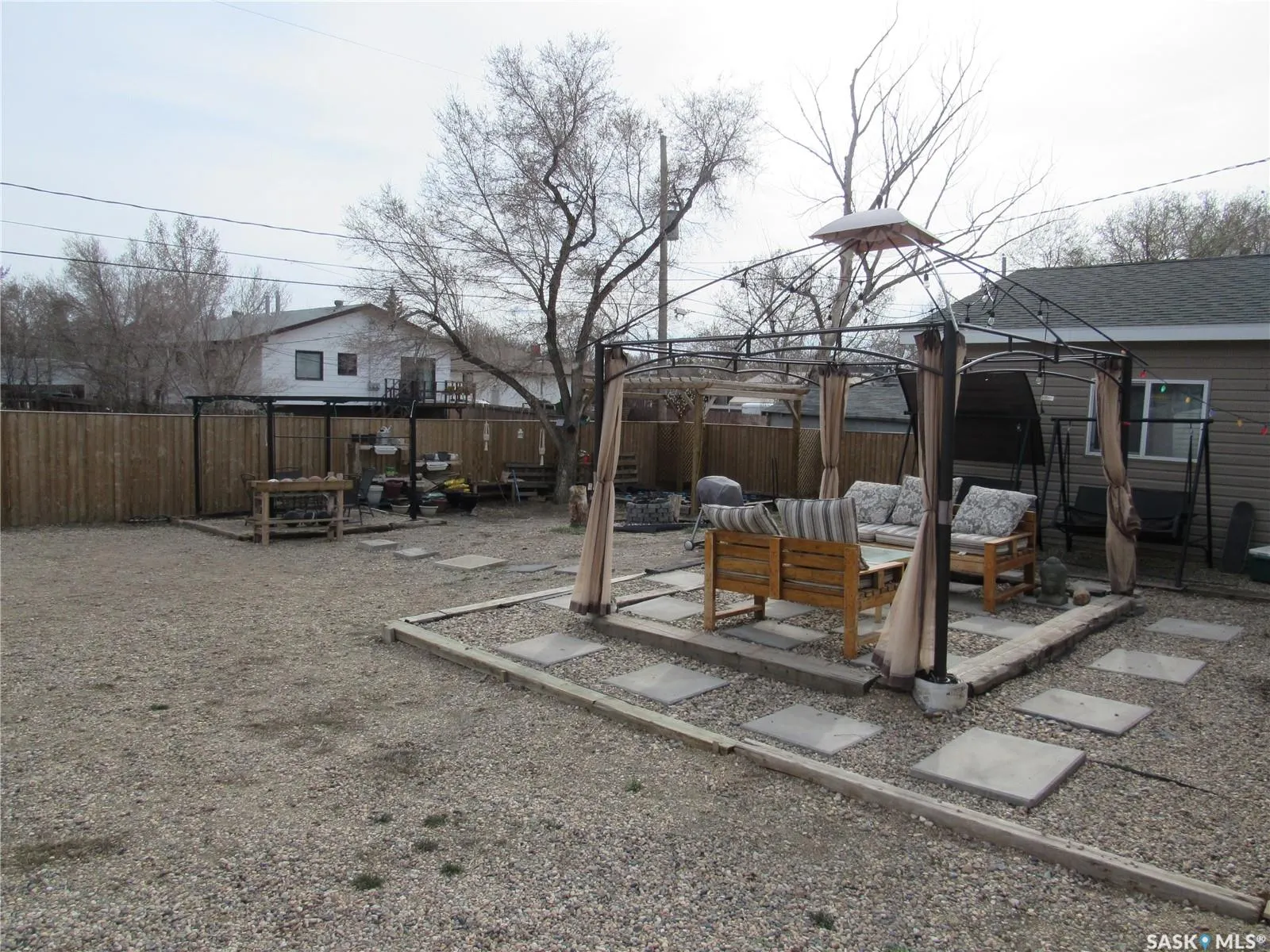 206 7th AVENUE W