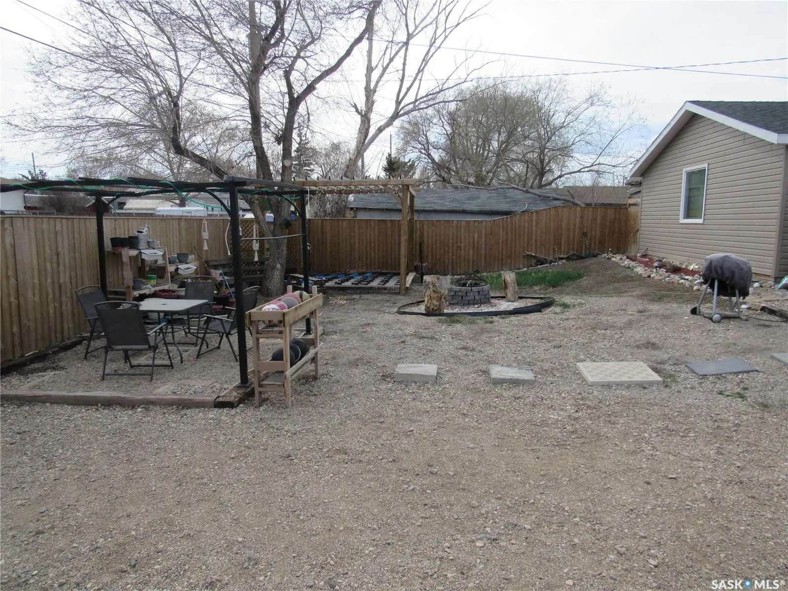 206 7th AVENUE W