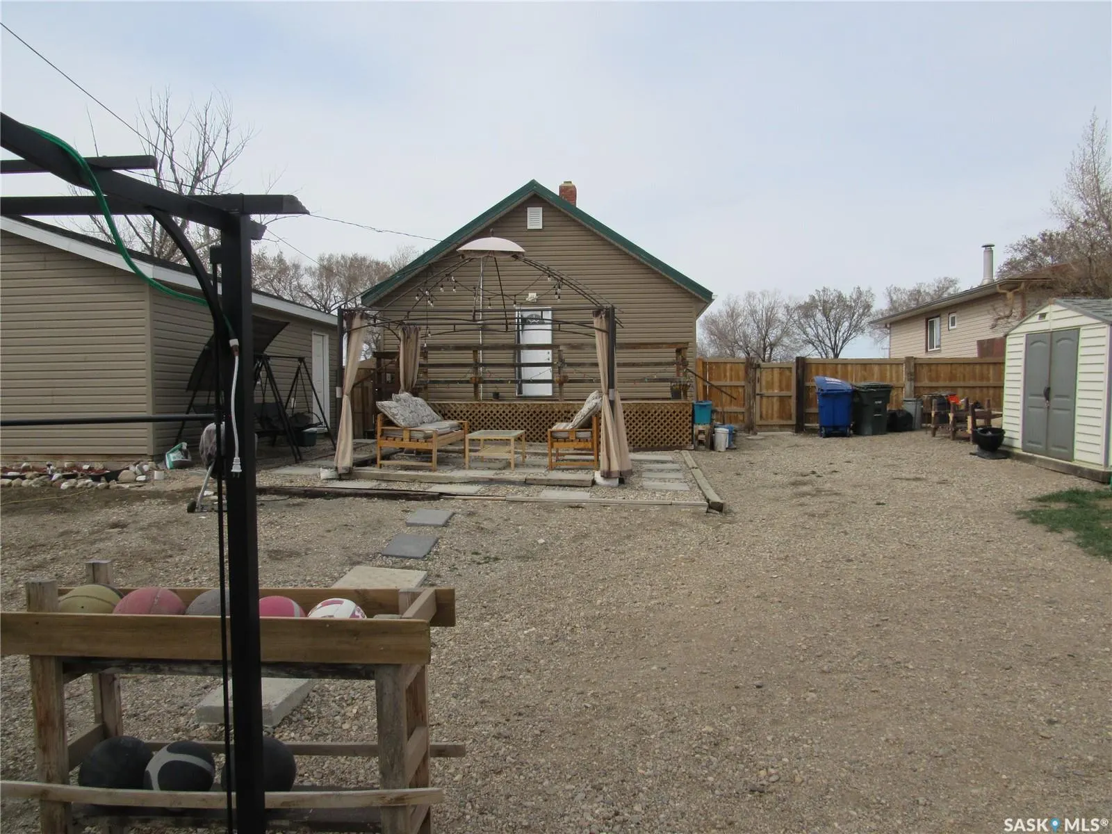 206 7th AVENUE W