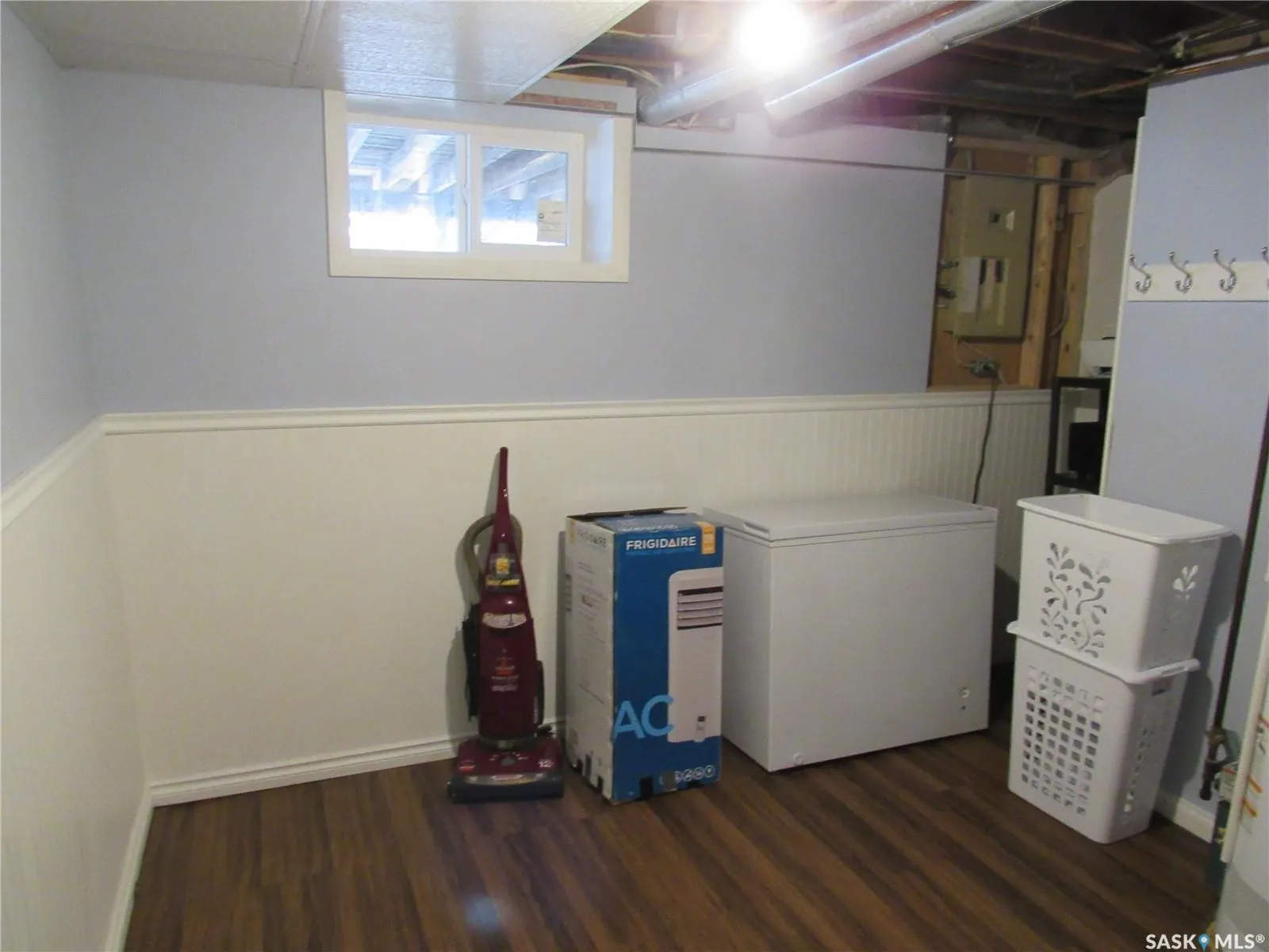 206 7th AVENUE W