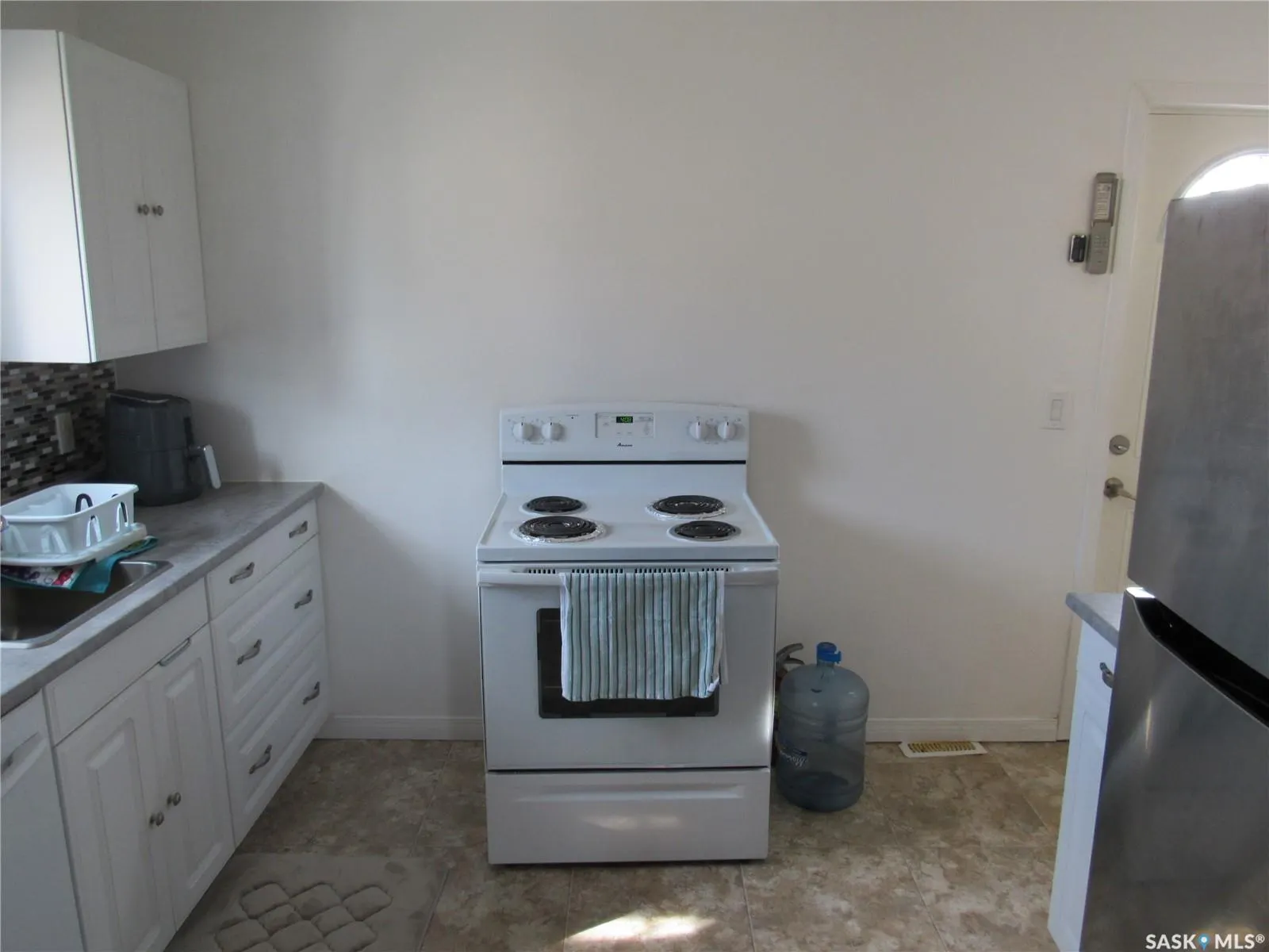 206 7th AVENUE W