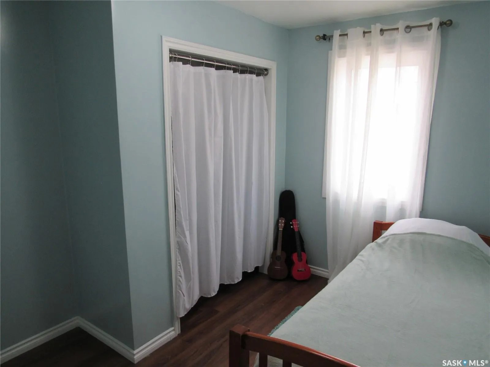 206 7th AVENUE W