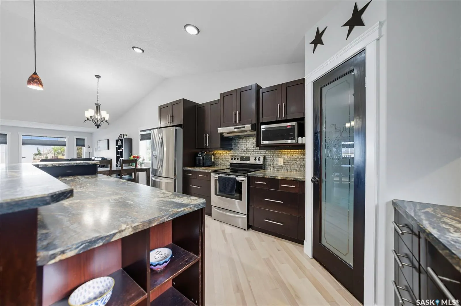 101 6th AVENUE W