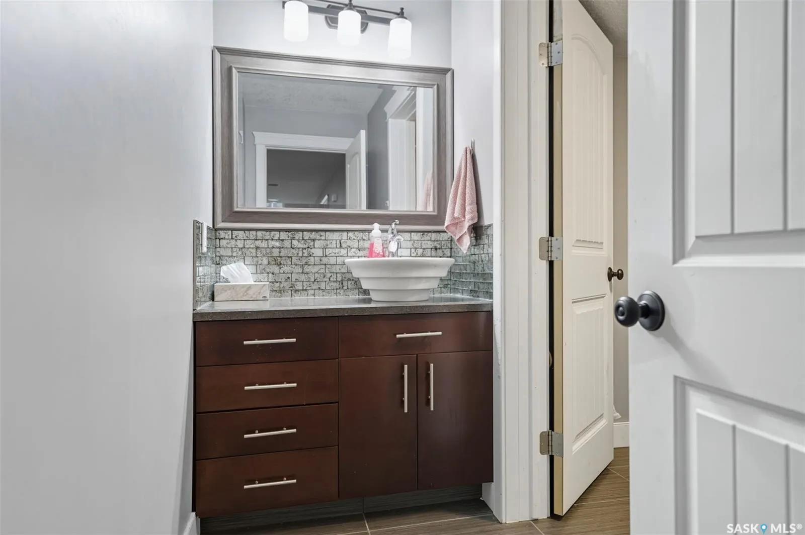 101 6th AVENUE W