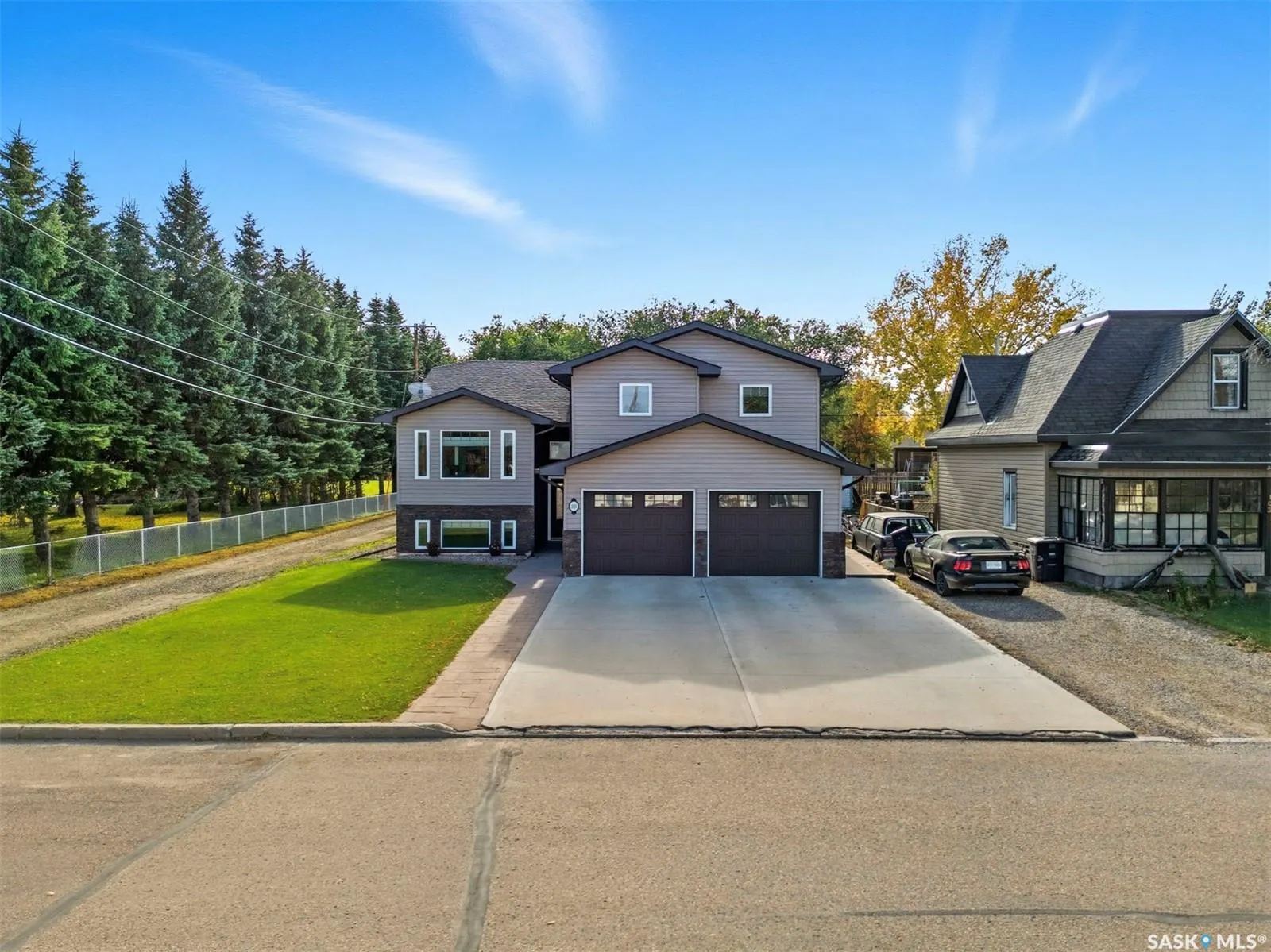 101 6th AVENUE W