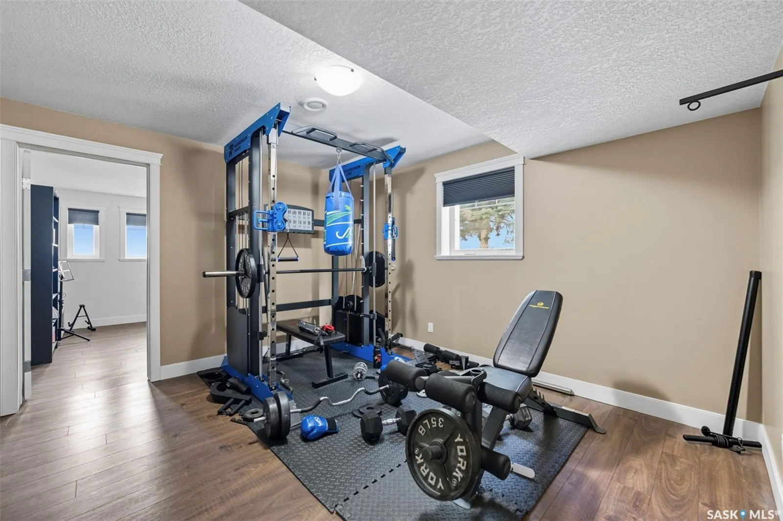 101 6th AVENUE W