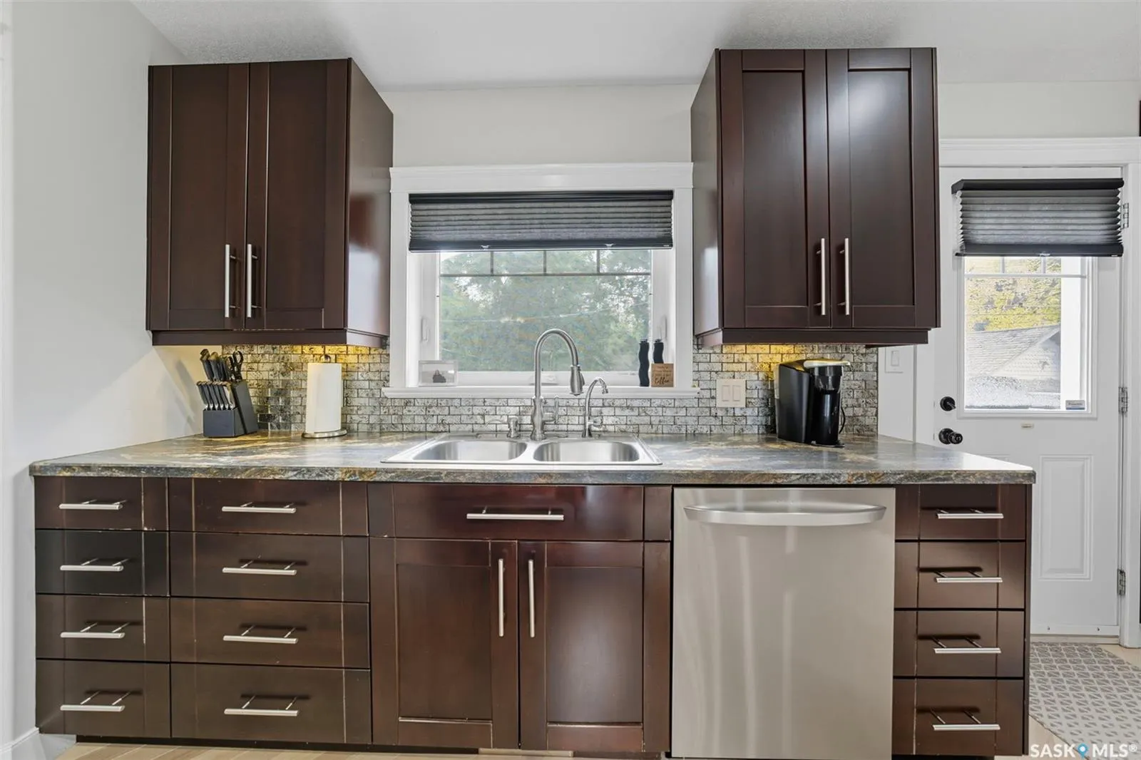 101 6th AVENUE W