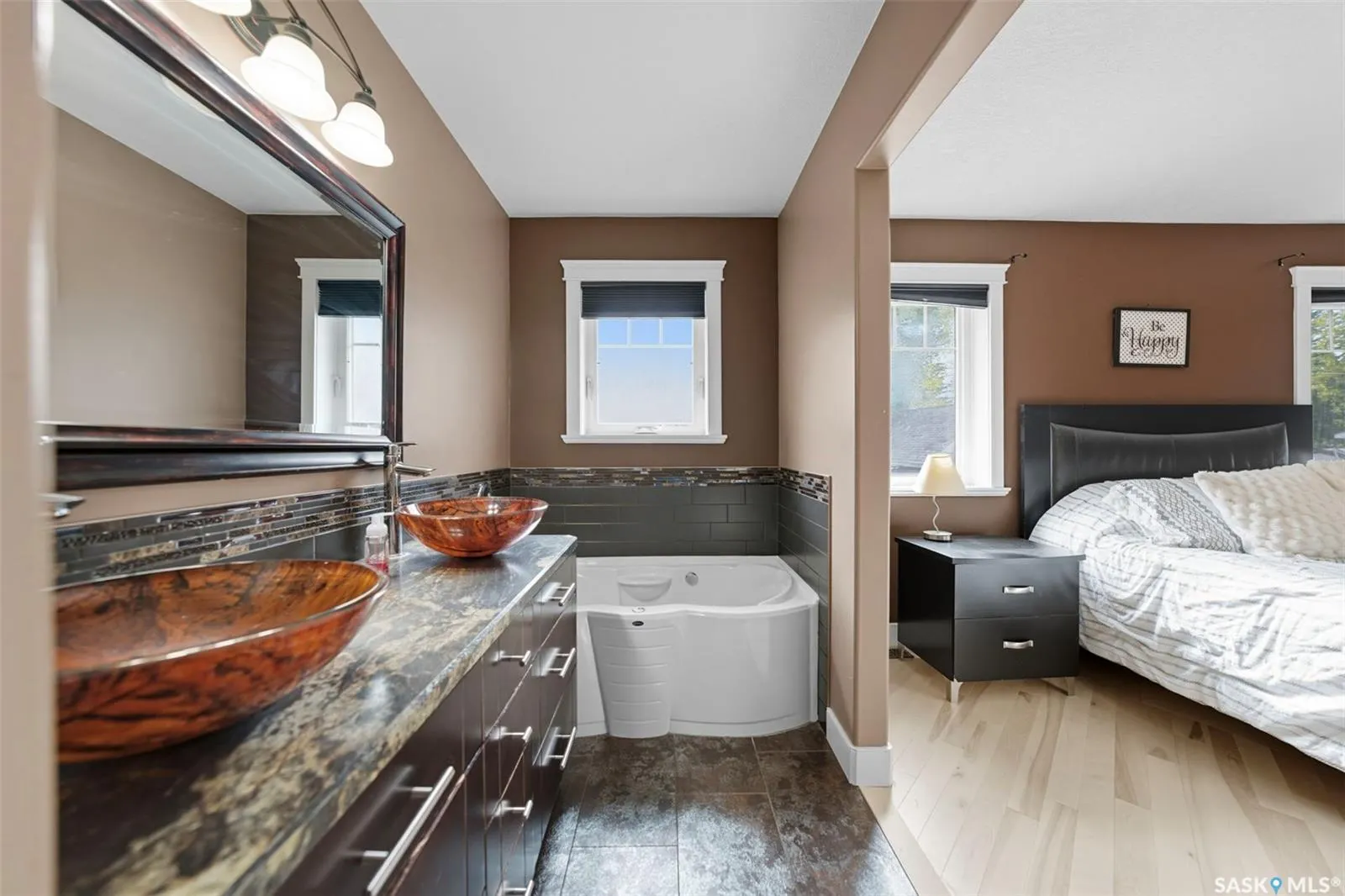 101 6th AVENUE W