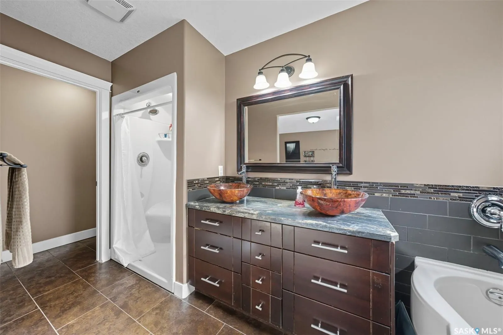 101 6th AVENUE W