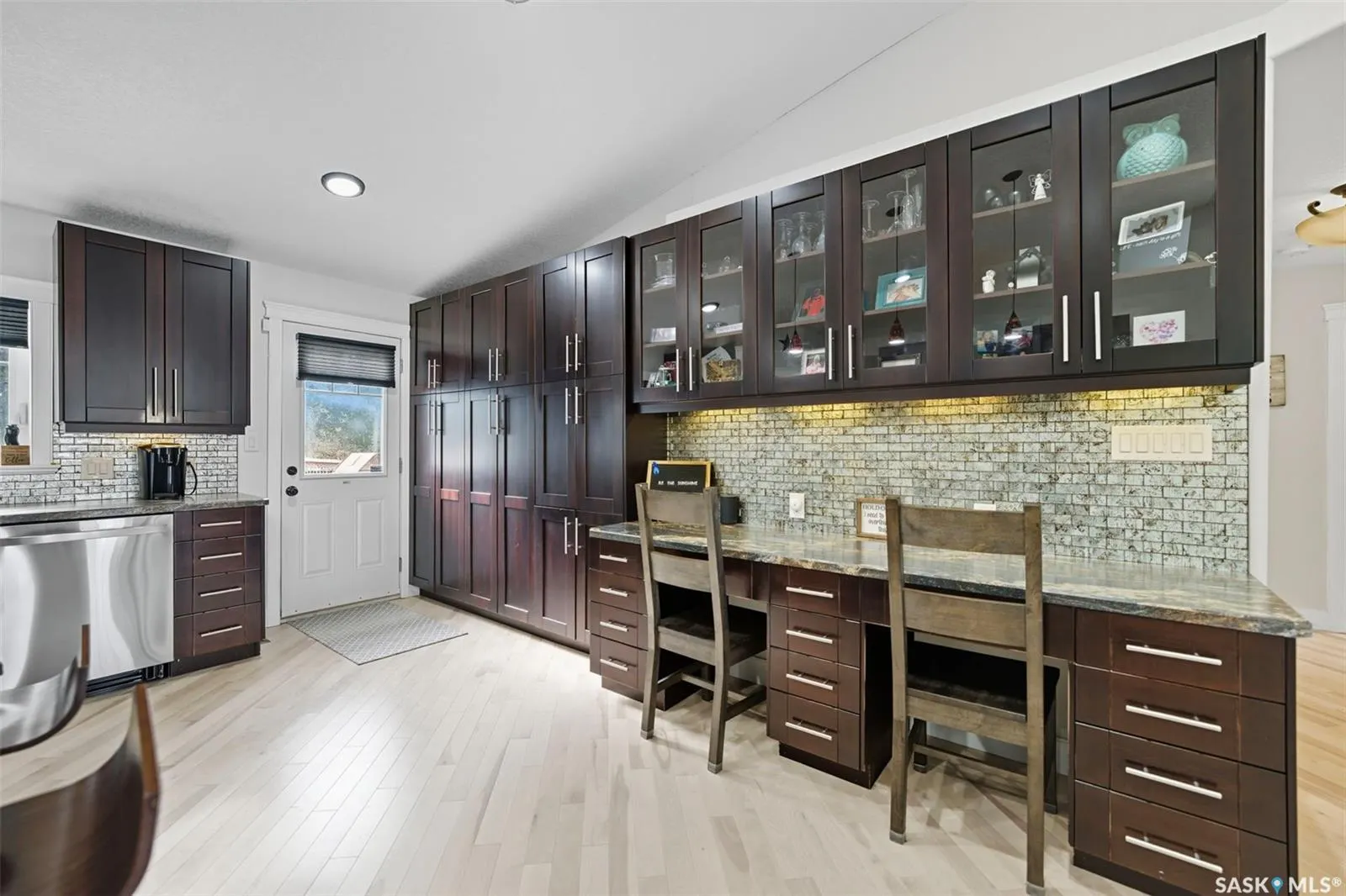 101 6th AVENUE W