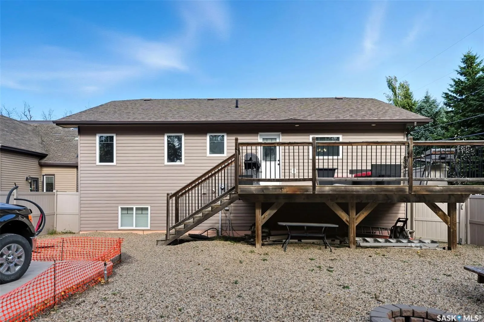 101 6th AVENUE W