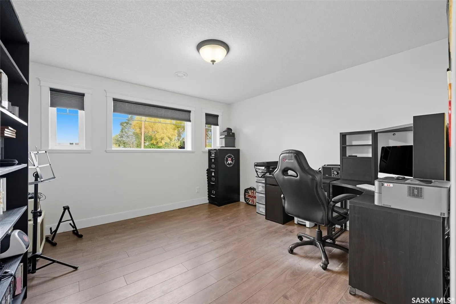 101 6th AVENUE W