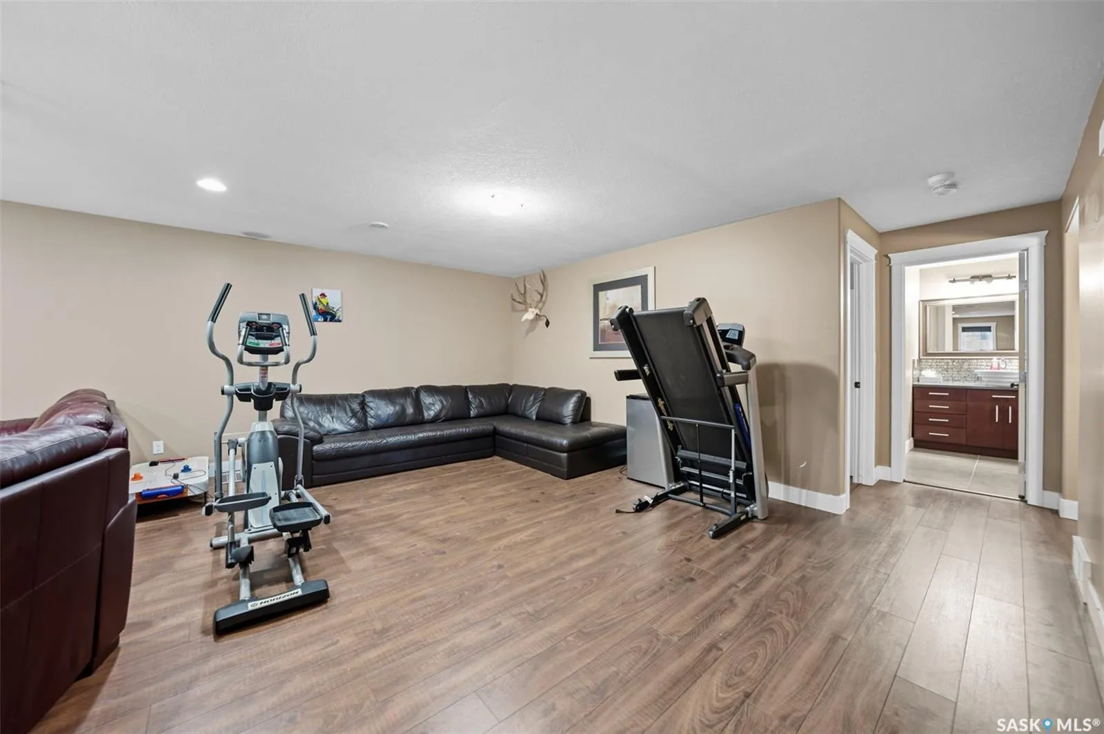 101 6th AVENUE W