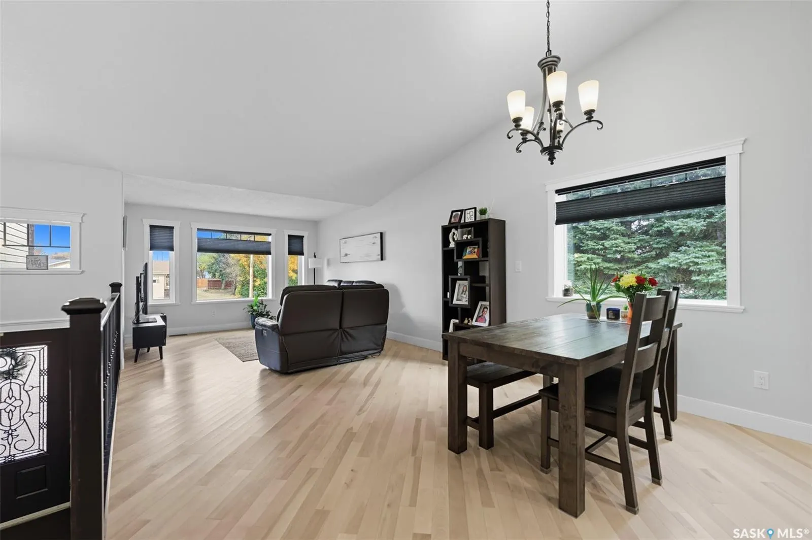 101 6th AVENUE W