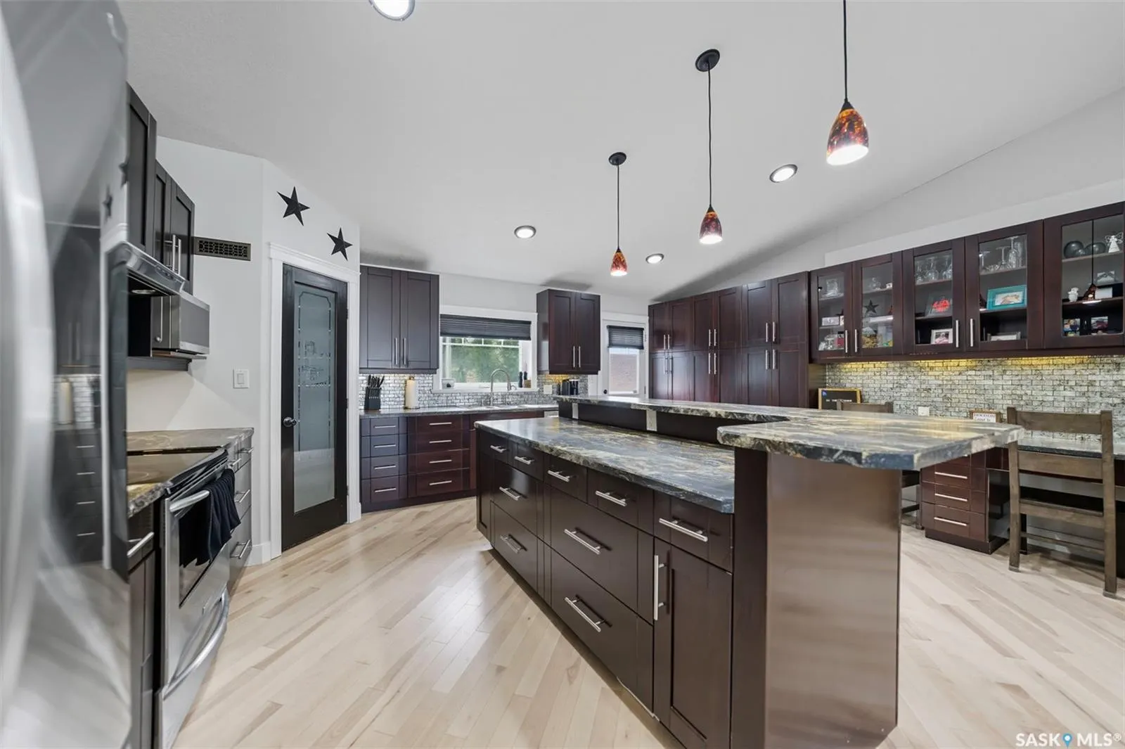 101 6th AVENUE W