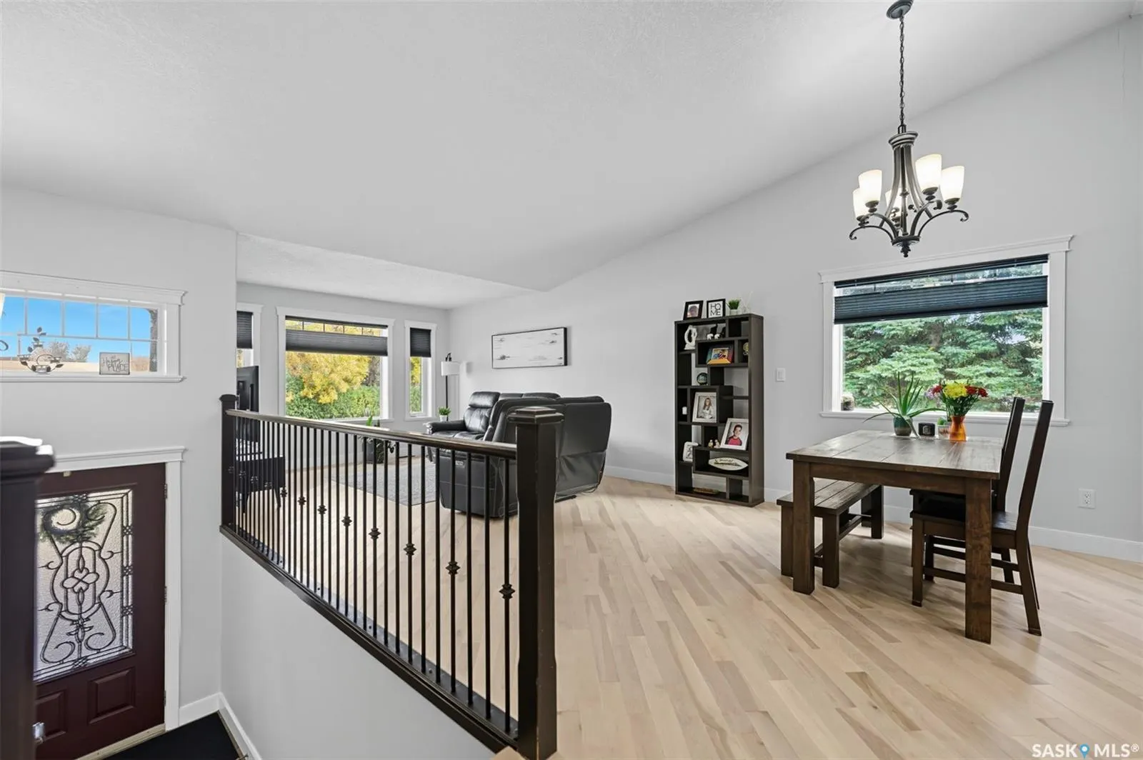 101 6th AVENUE W
