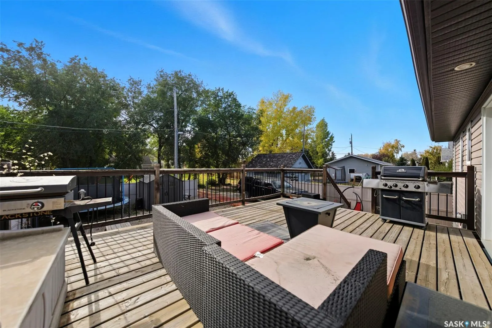 101 6th AVENUE W