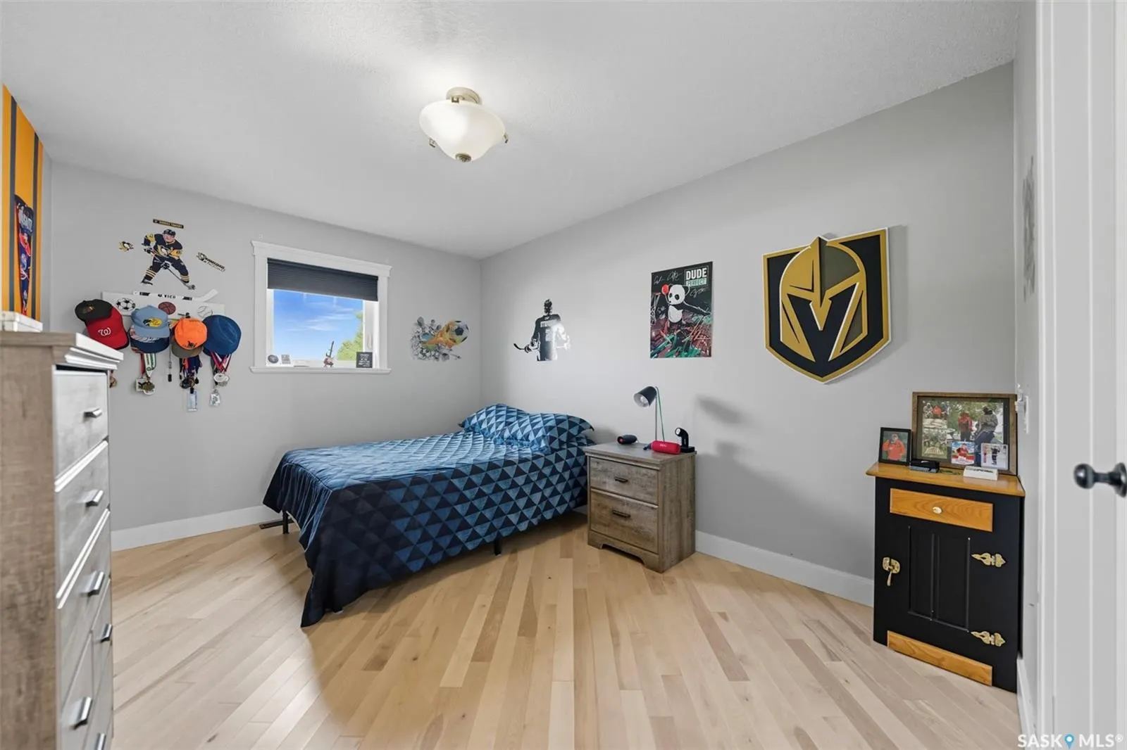 101 6th AVENUE W