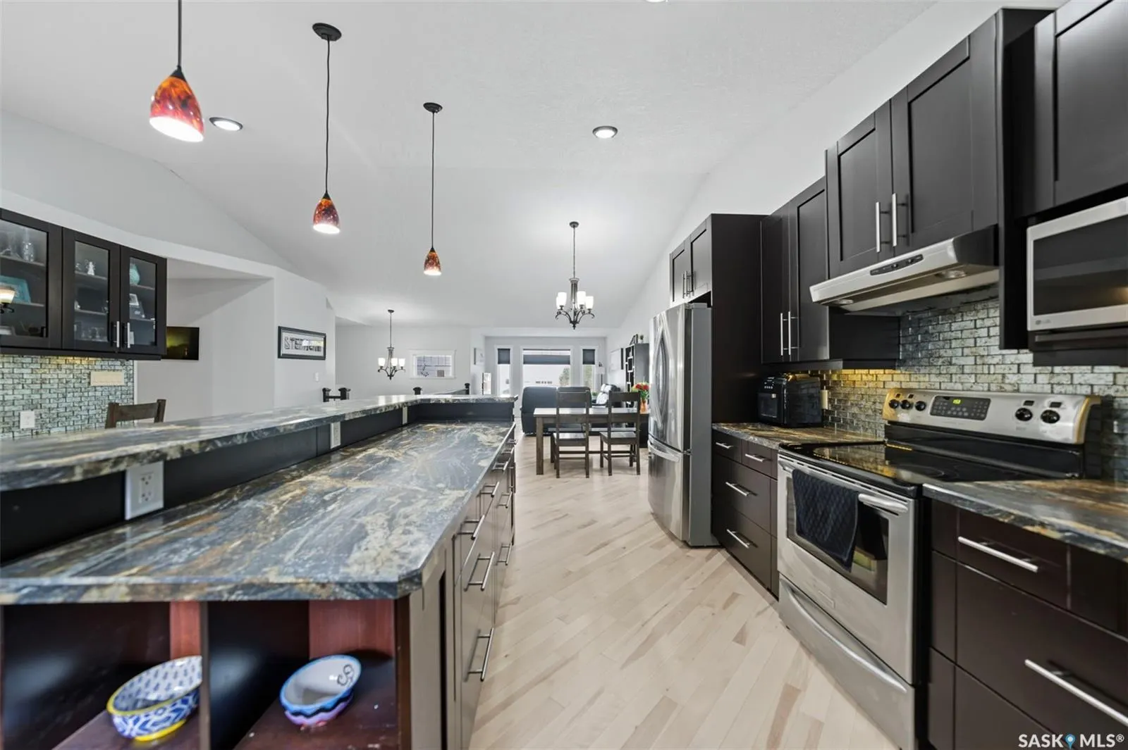 101 6th AVENUE W