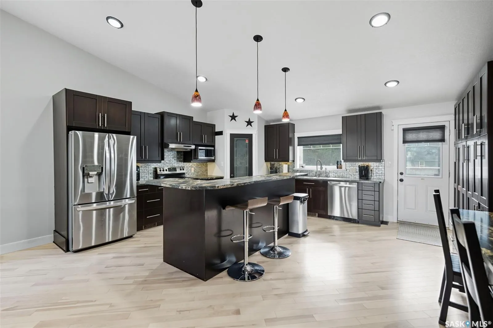 101 6th AVENUE W