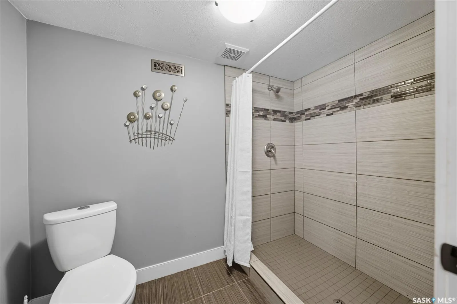 101 6th AVENUE W