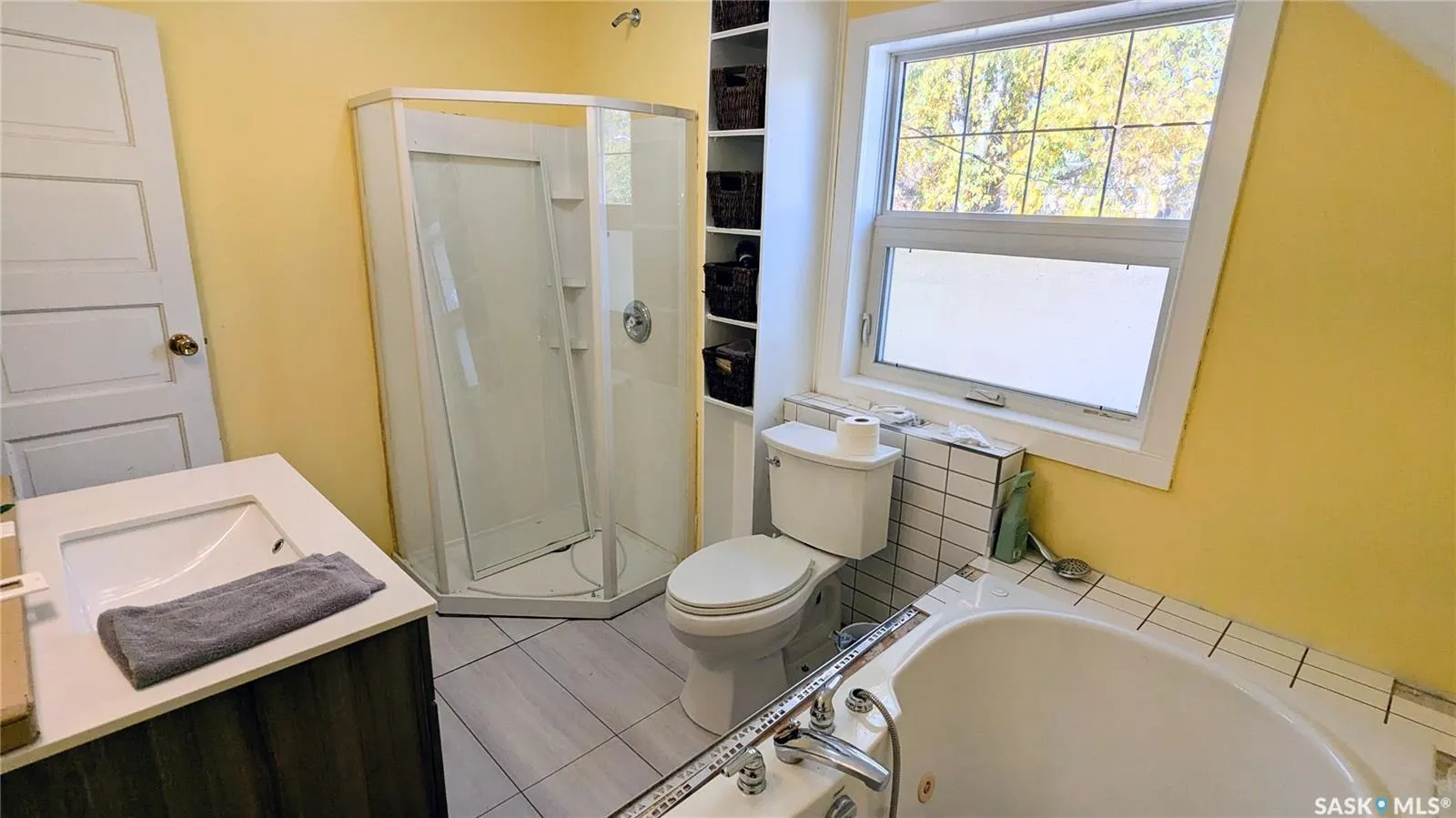 404 25th STREET W