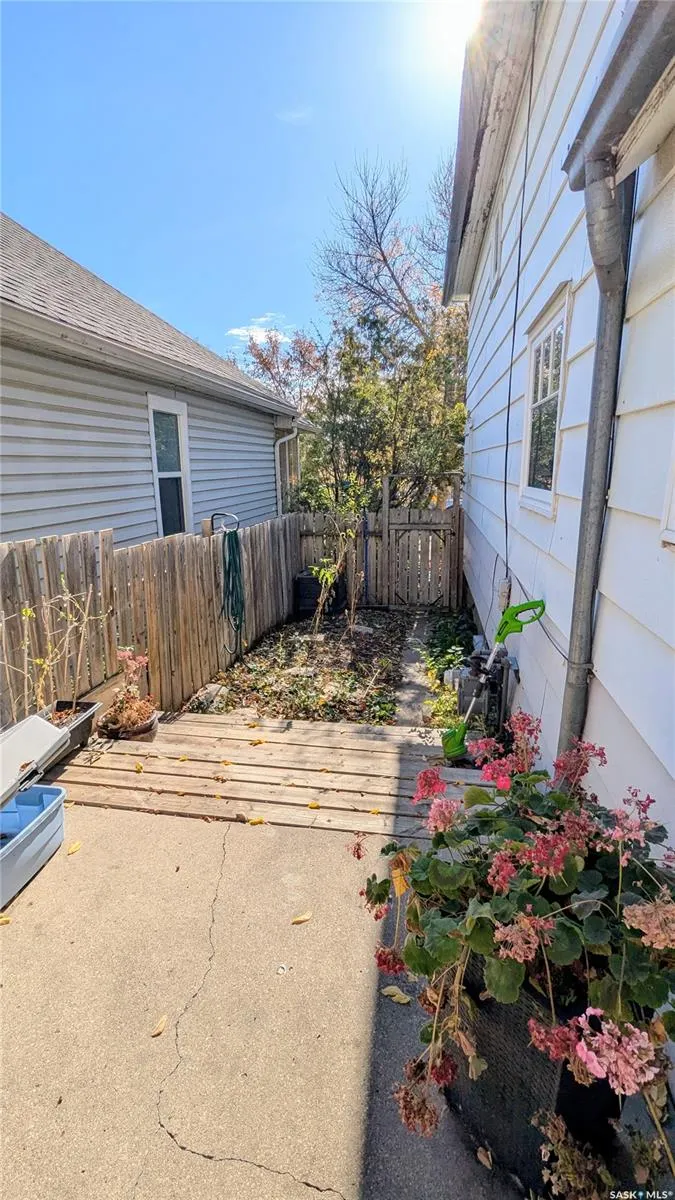 404 25th STREET W
