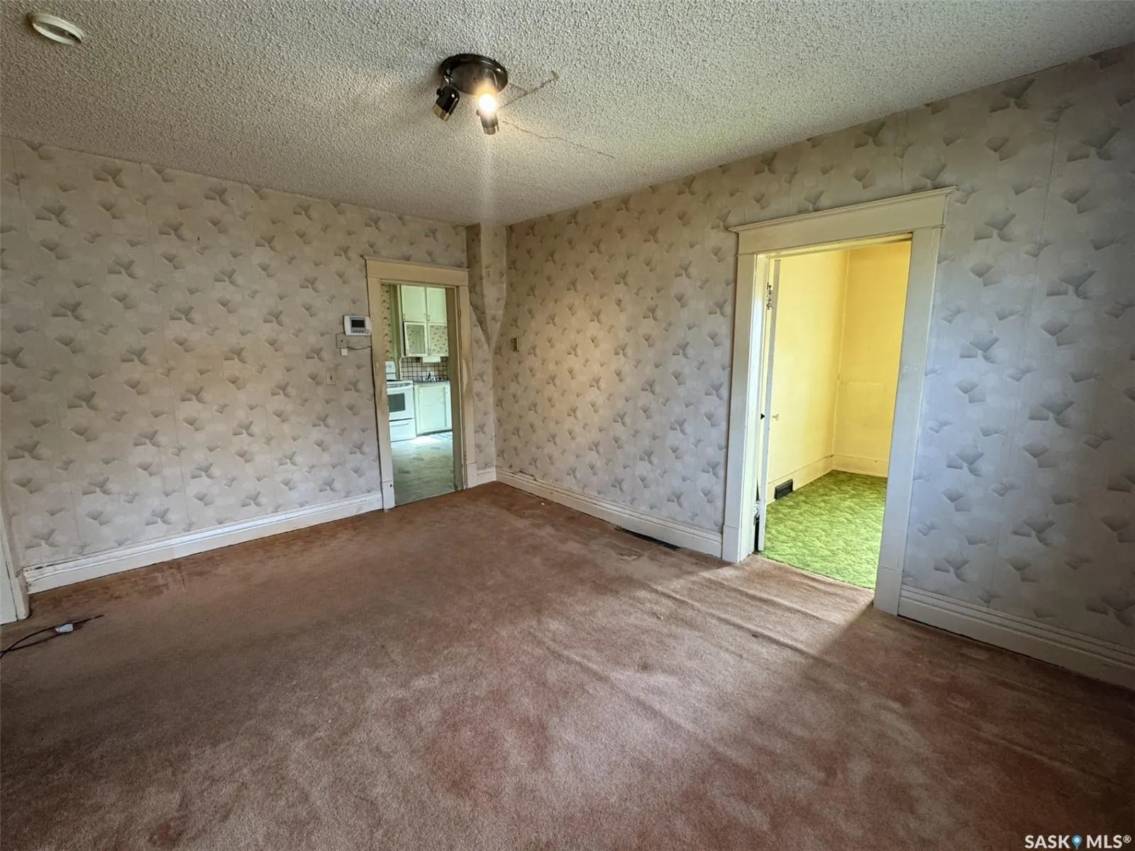 208 5th AVENUE W