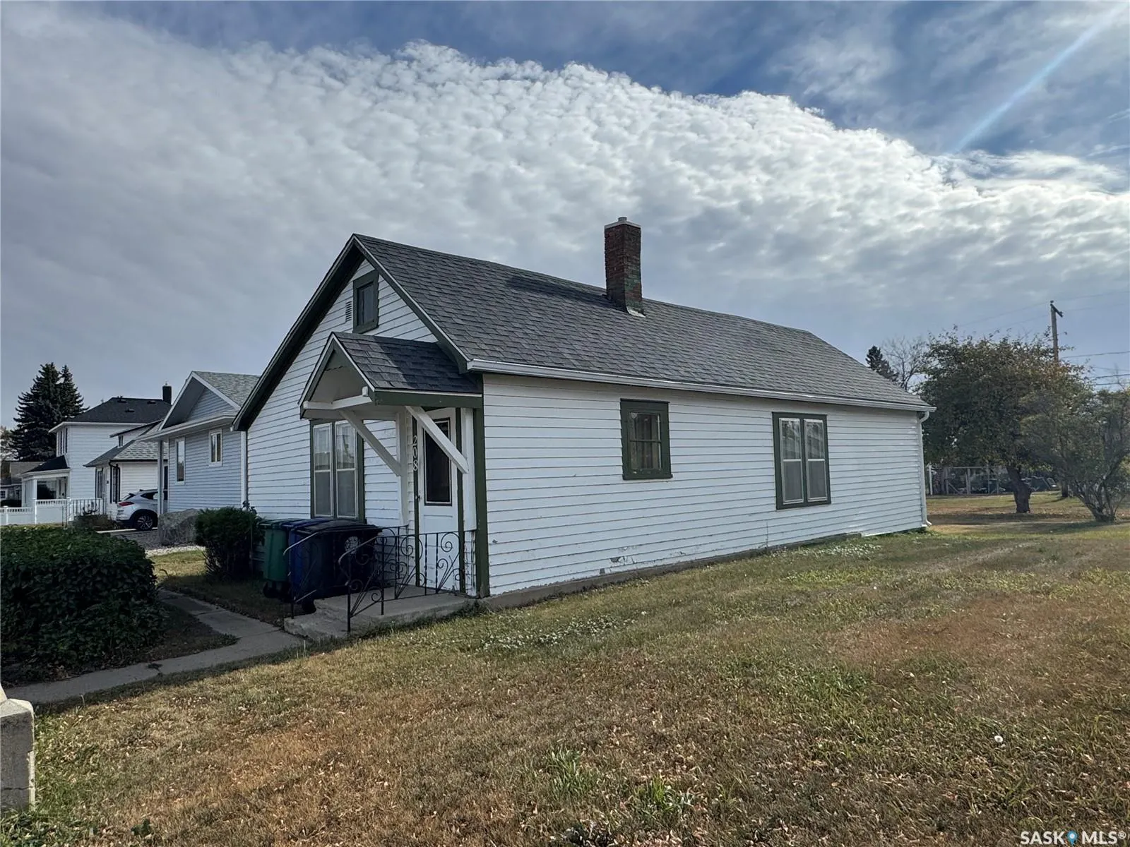 208 5th AVENUE W